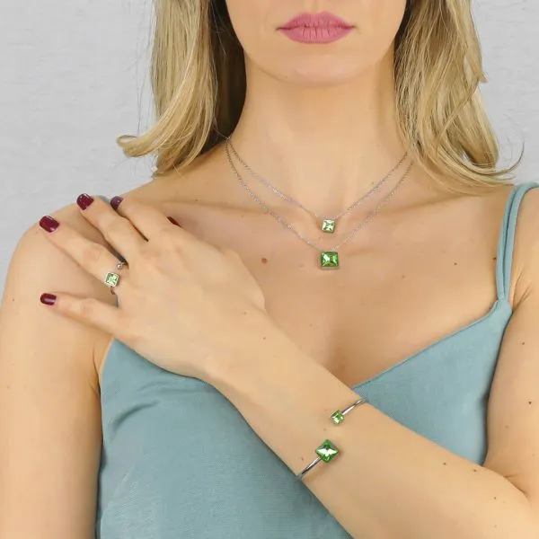 Anello contrariè con cristallo verde peridot    