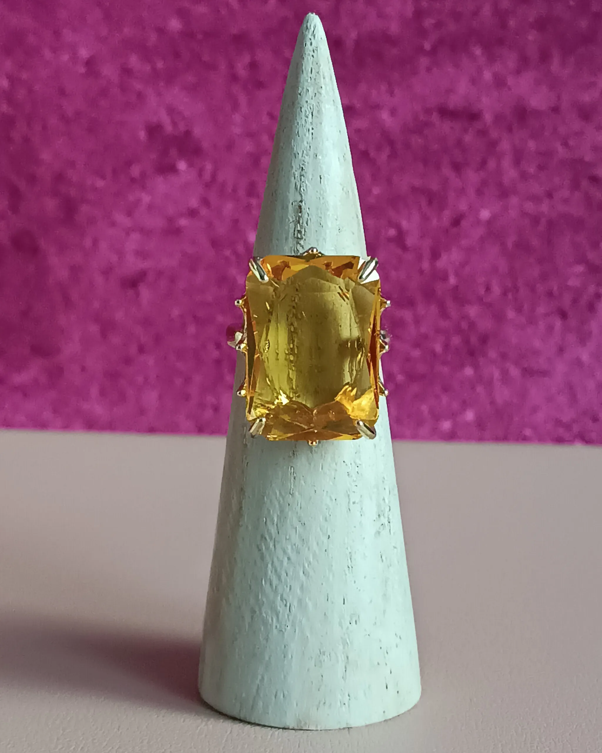 Anello in Ottone con Pietra Rettangolare Cristallo Giallo Citrino