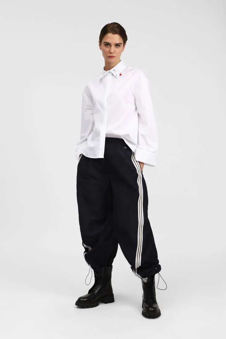  Jogging trousers with side stripes    