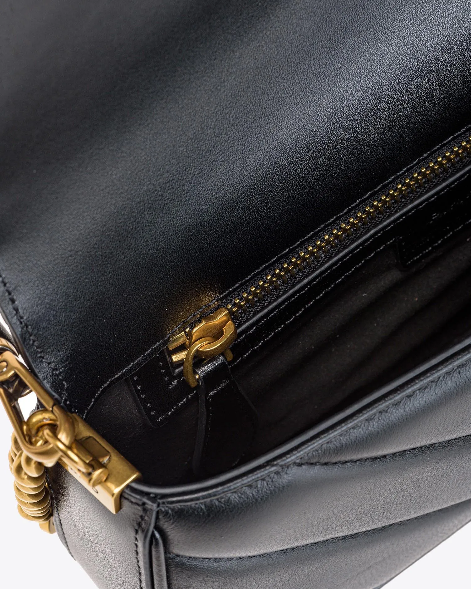 Mini Love Bag Click rettangolare in pelle nera trapuntata chevron con fibbia dorata Love Birds con effetto cut out