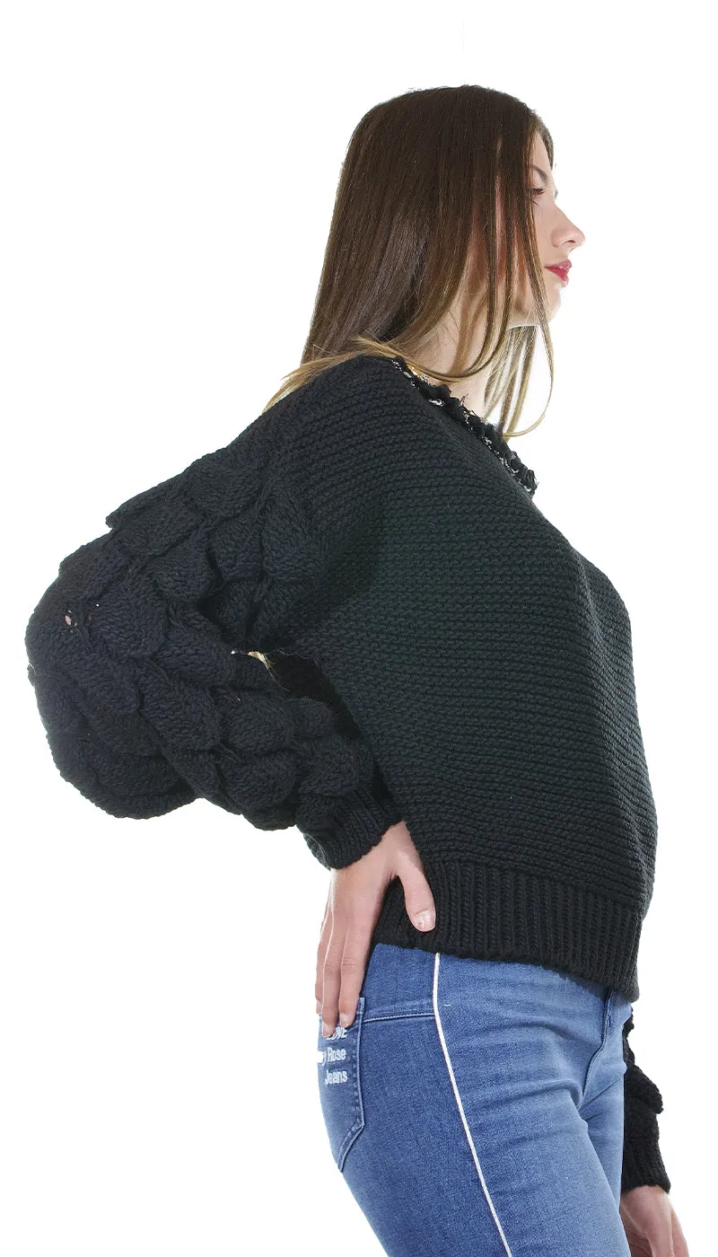 ODI ET AMO Maglia nera in lana con applicazione scollo. A053U1