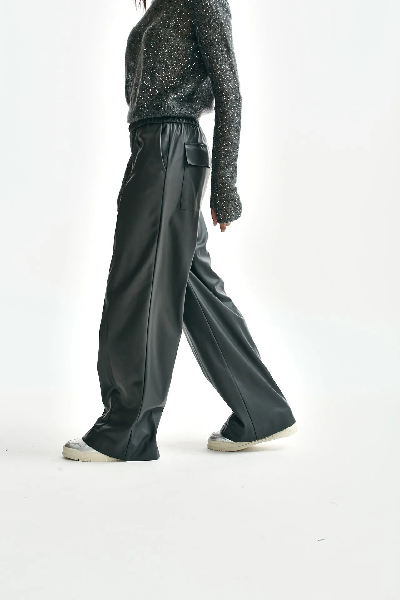 Pantalone in ecopelle grigio scuro 