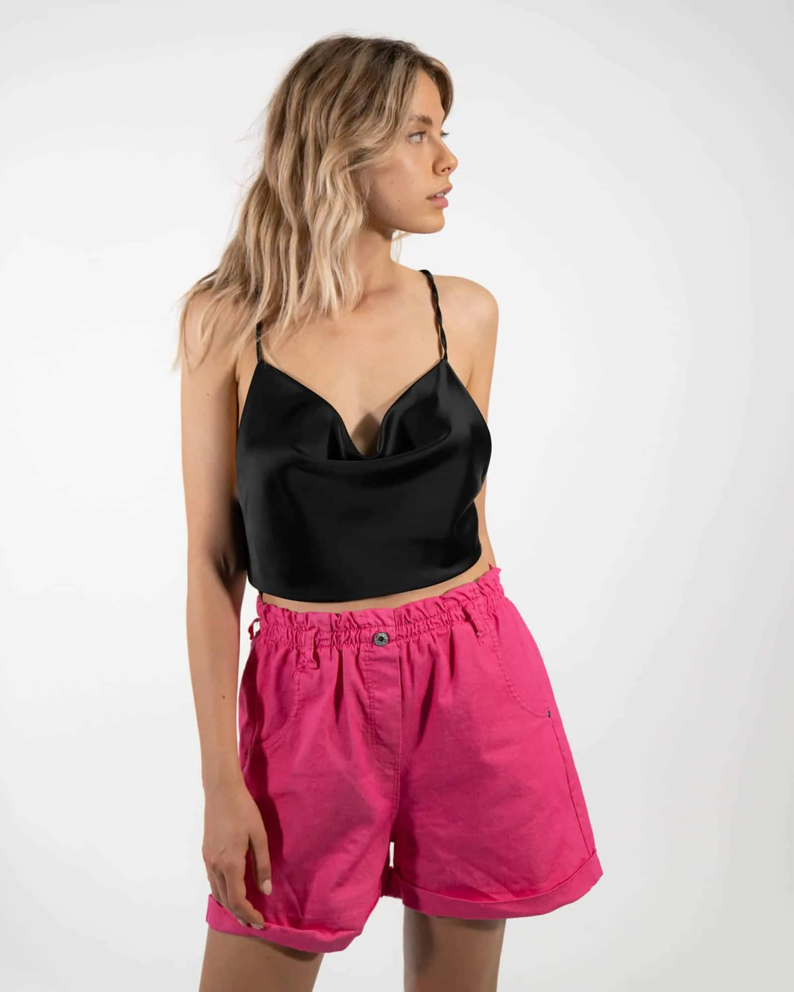 Shorts a caramella fucsia con cintura applicata.